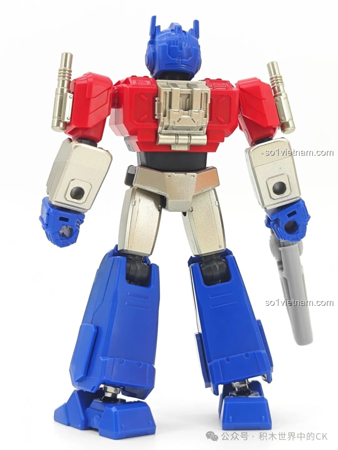 Mặt sau của figure Optimus Prime Blokees 71105, cho thấy các chi tiết giáp lưng và chân.