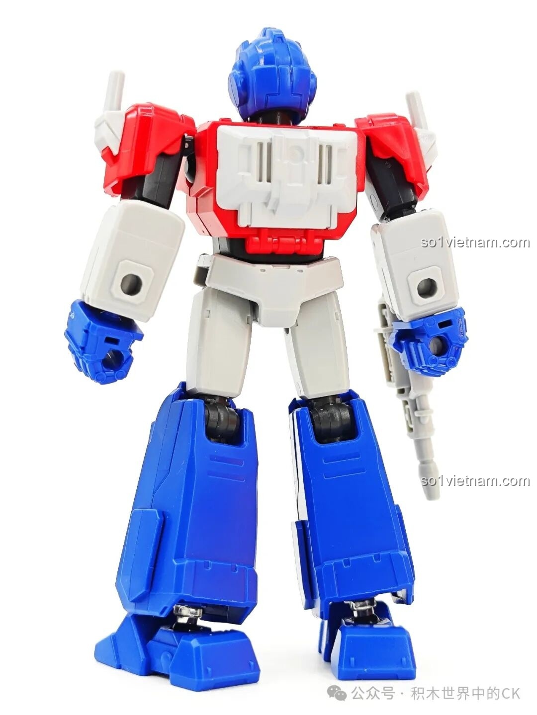 Mặt sau của figure Orion Pax Blokees 71105, thiết kế gọn gàng hơn so với Optimus Prime.