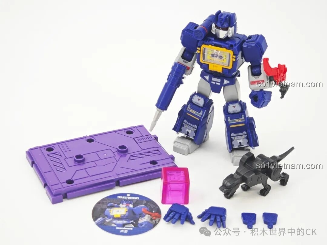 Toàn bộ phụ kiện của figure Soundwave Blokees 71122, bao gồm Ravage, Laserbeak, đế, tay thay thế và Energon.
