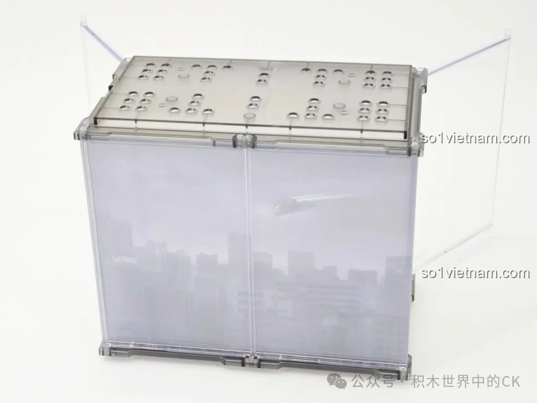 Hộp trưng bày BLOKEES 73405 Ultraman Saga VS Super Zetton đóng lại, bảo vệ mô hình bên trong.