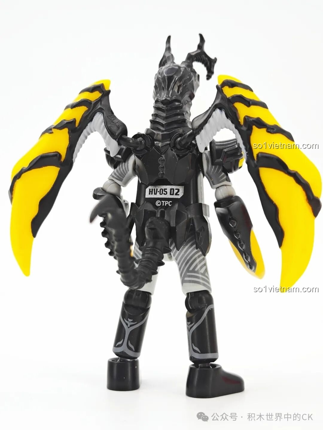 Mặt sau mô hình Super Zetton của BLOKEES 73405, chi tiết đuôi và giáp được hoàn thiện.
