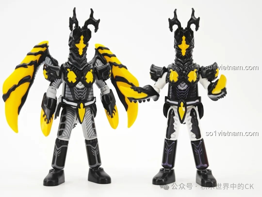 So sánh hai mô hình Super Zetton, thể hiện sự khác biệt và chi tiết của BLOKEES 73405.