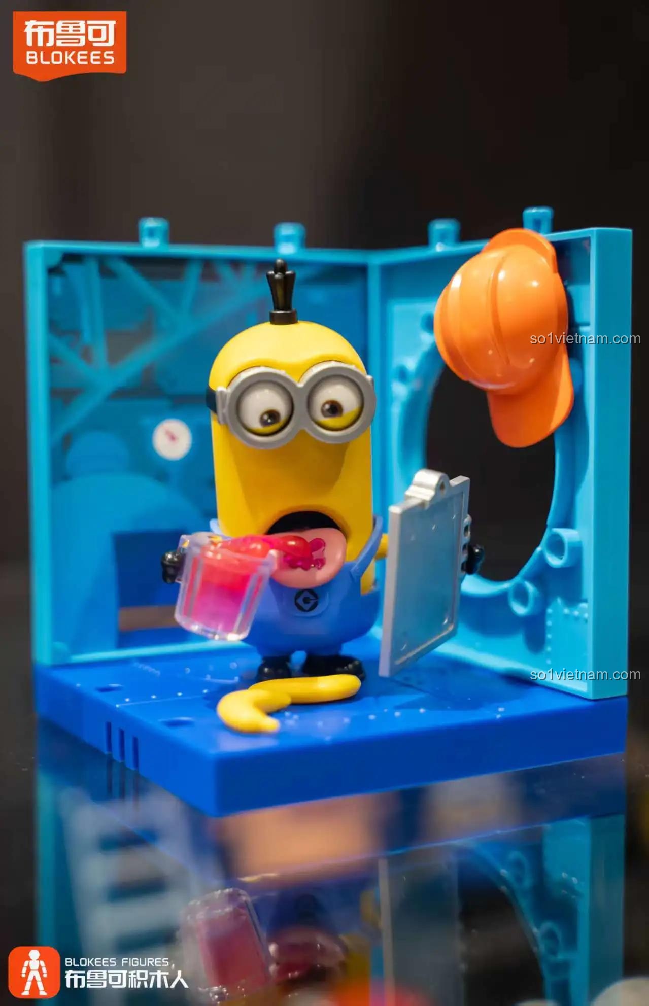 bộ lắp ghép BLOKEES 74838 Minions Kevin đang đổ mứt cho bé trai 4 tuổi chất lượng cao