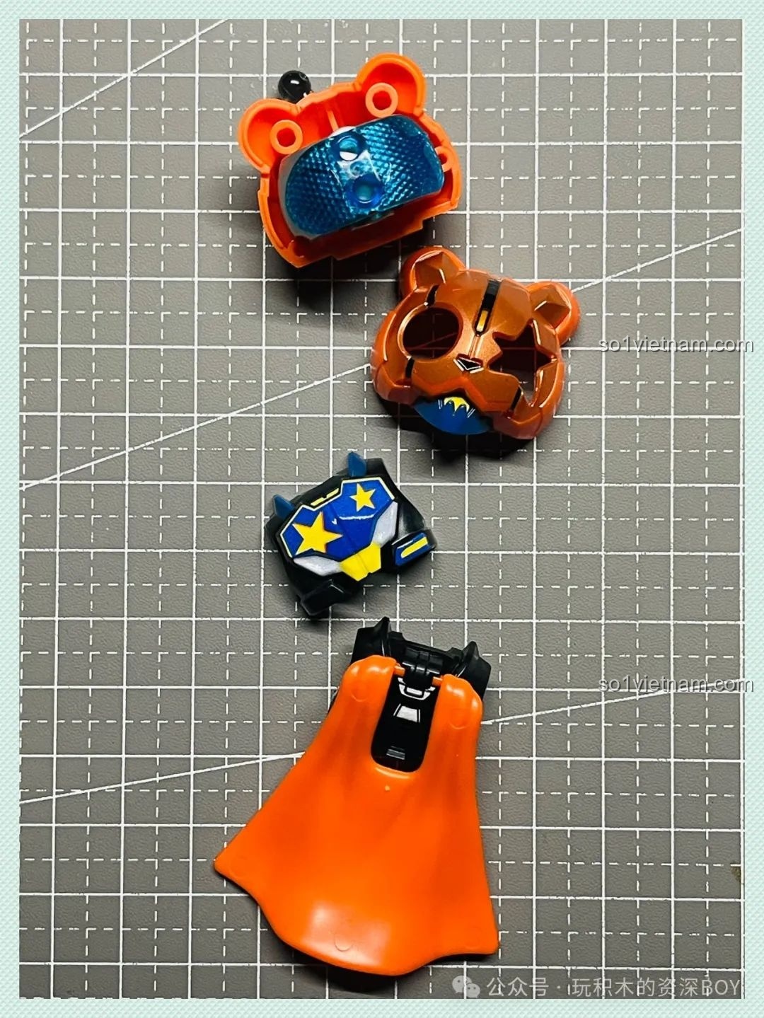 Chi tiết các mảnh giáp và áo choàng của Kamen Rider Na-Go Pumpkin Jack Form BLOKEES 74201, với thiết kế độc đáo.