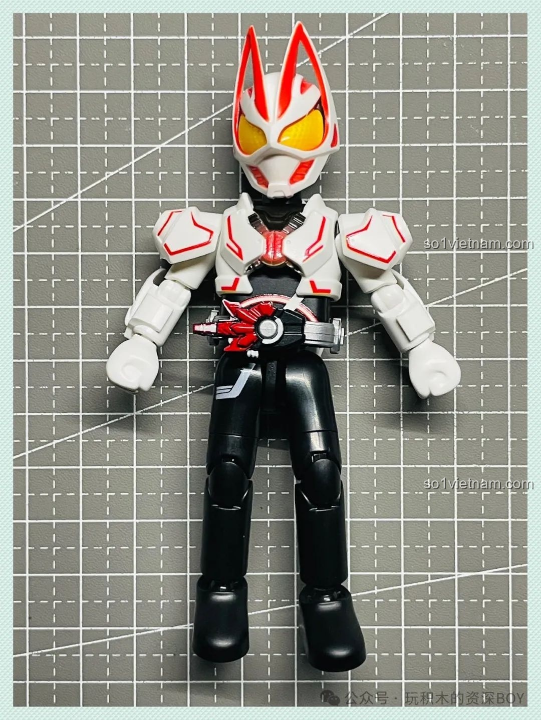 Mô hình Kamen Rider Geats MagnumBoost Form BLOKEES 74201 gần hoàn thiện, giáp và phụ kiện đã được gắn vào.