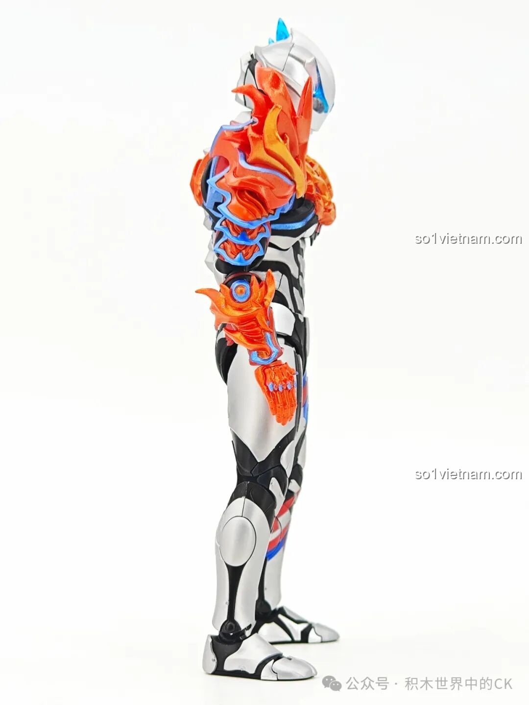 Gắn giáp Pháp Đức lên ngực mô hình Ultraman Blazar BLOKEES