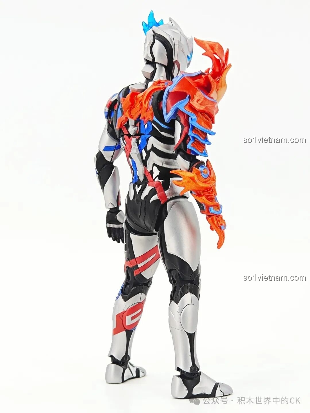 Mô hình Ultraman Blazar Giáp Pháp Đức BLOKEES sau khi lắp ráp phần thân