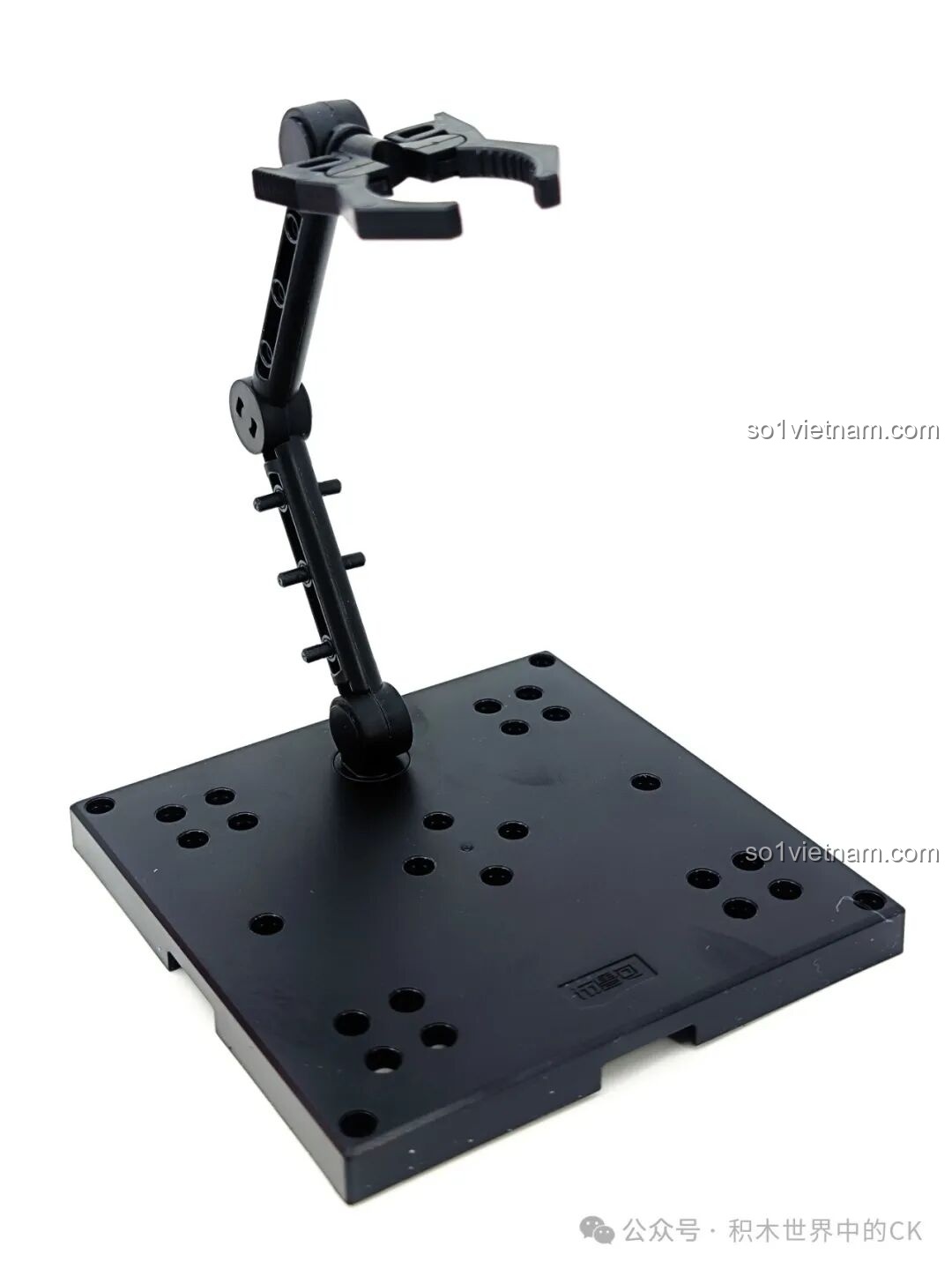 Tư thế chiến đấu của mô hình Ultraman Blazar Giáp Pháp Đức BLOKEES