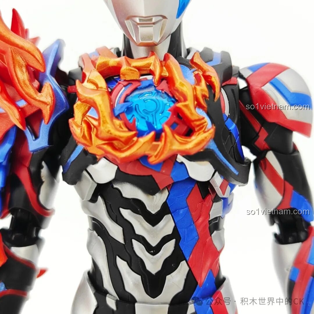 Tư thế chiến đấu của mô hình Ultraman Blazar Giáp Pháp Đức BLOKEES