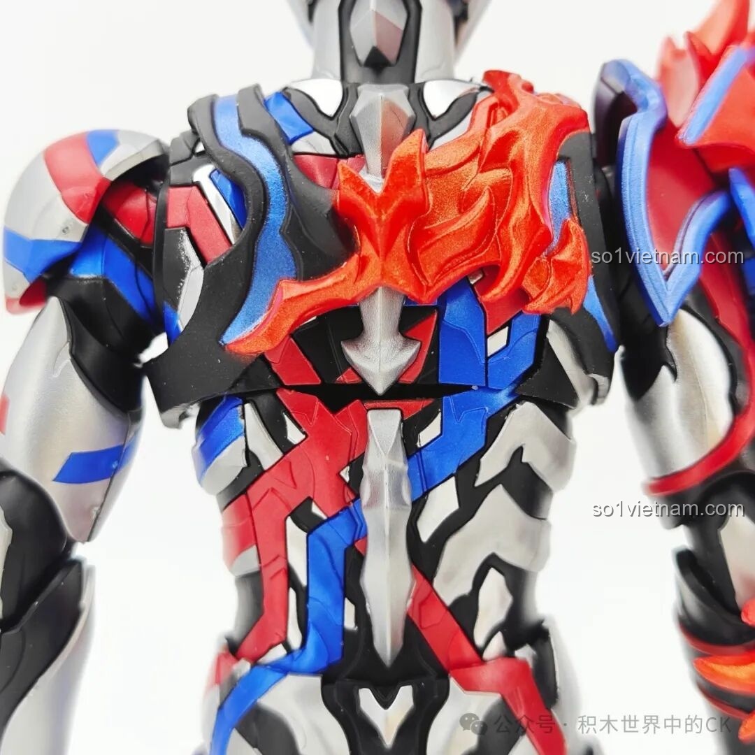 Tư thế chiến đấu của mô hình Ultraman Blazar Giáp Pháp Đức BLOKEES