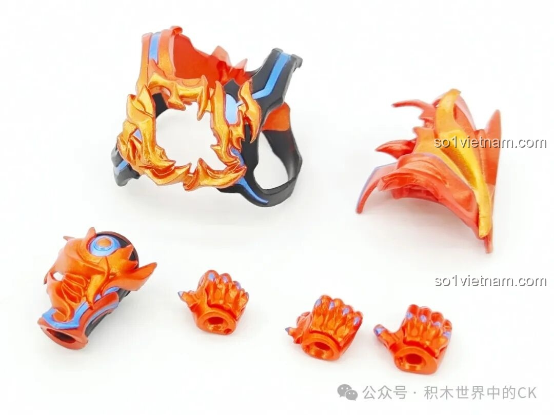 Chi tiết các runner nhựa trong suốt và xanh dương của mô hình Ultraman Blazar Giáp Pháp Đức BLOKEES