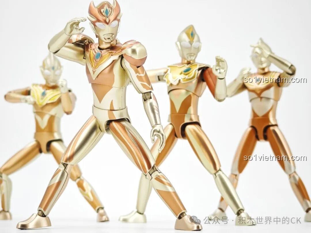 Bộ 4 Ultraman Vàng Đặc Biệt Keeppley 75241 tạo dáng chuyên nghiệp, thể hiện sự linh hoạt của các khớp nối.