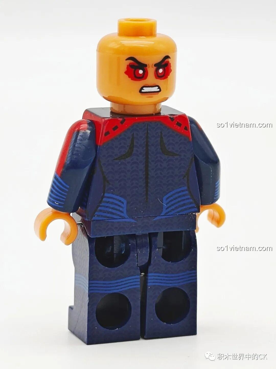 Bộ 8 nhân vật DC Comics G牌 G0123 được trưng bày trên kệ