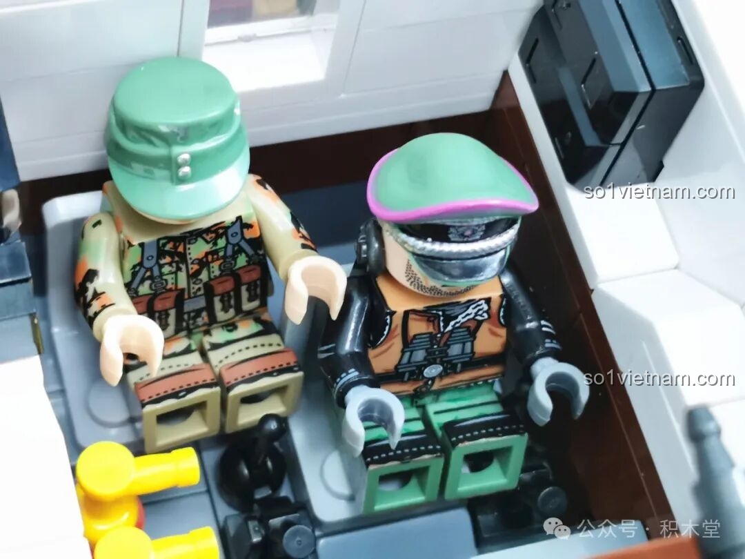 Bộ điều khiển từ xa và động cơ để nâng cấp xe tăng Maus 12GO 98002 thành phiên bản động.