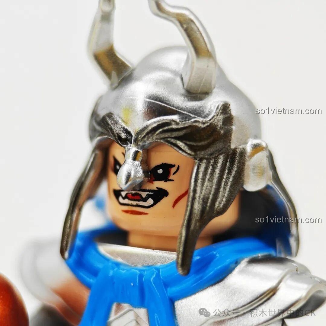 Mặt trước nhân vật Long Vương Aoguang trong bộ đồ chơi lắp ráp