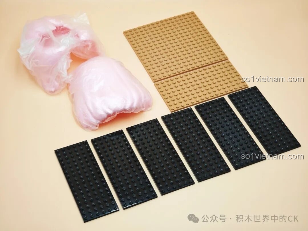 Các tấm đế và phần đầu Anya trong bộ lắp ghép 33001.