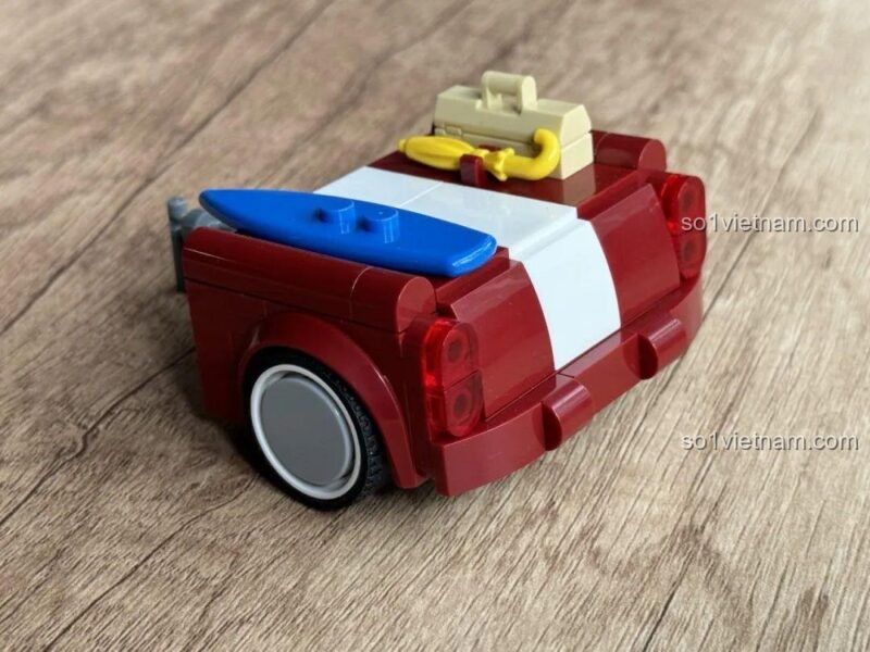 Mô hình BMW MINI Cooper mui trần và rơ-moóc hoàn thiện từ bộ lắp ghép JD077, nhìn từ phía sau, bên và trên cao
