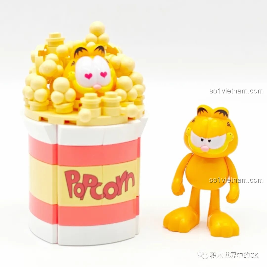 Mô hình Garfield trên ghế sofa Sluban