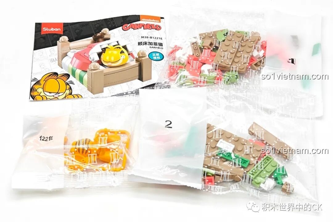 Tất cả 6 mẫu Garfield Sluban được trưng bày cùng nhau