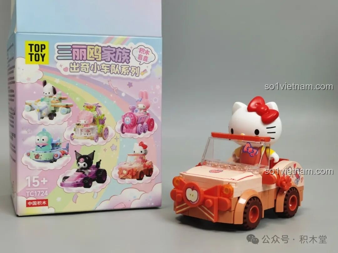 Bộ lắp ghép Hello Kitty TC1724 đã hoàn thành cùng với hộp blind box của nó.