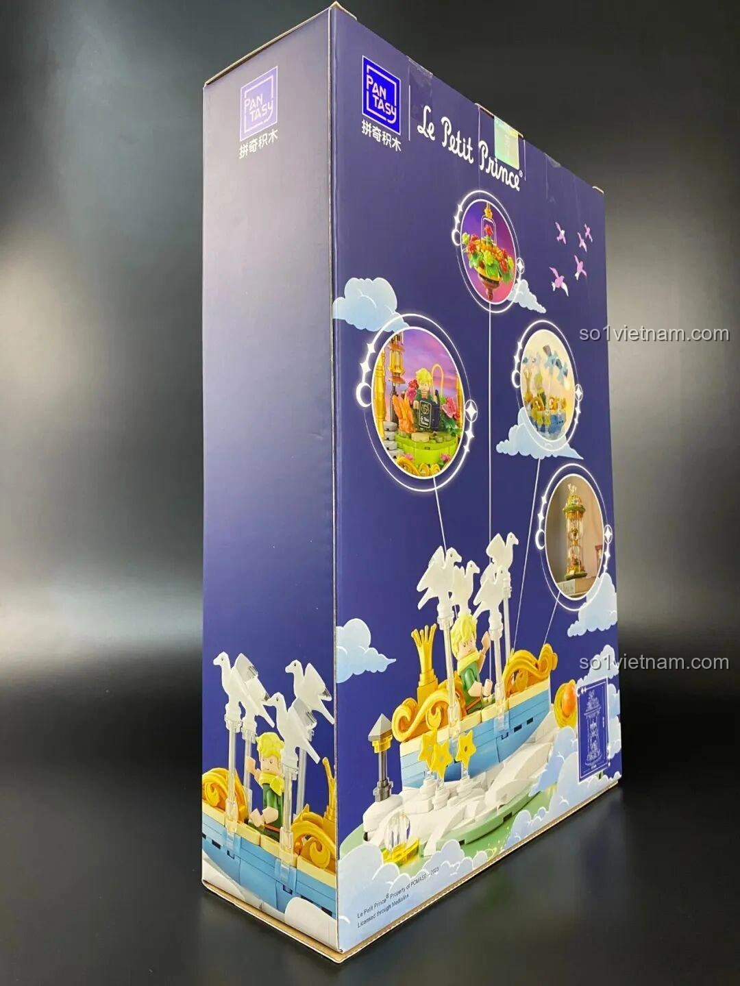 Góc nghiêng hộp bộ lắp ghép Hoàng tử bé Pantasy Đồng Hồ Cát 86301, thể hiện độ dày và chất lượng bao bì.