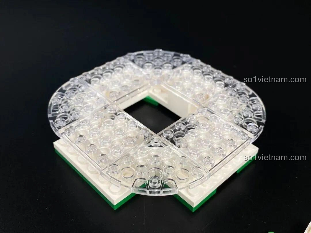 Hoàn thiện phần đế trong suốt của bộ Đồng Hồ Cát 86301, tạo nền tảng vững chắc.