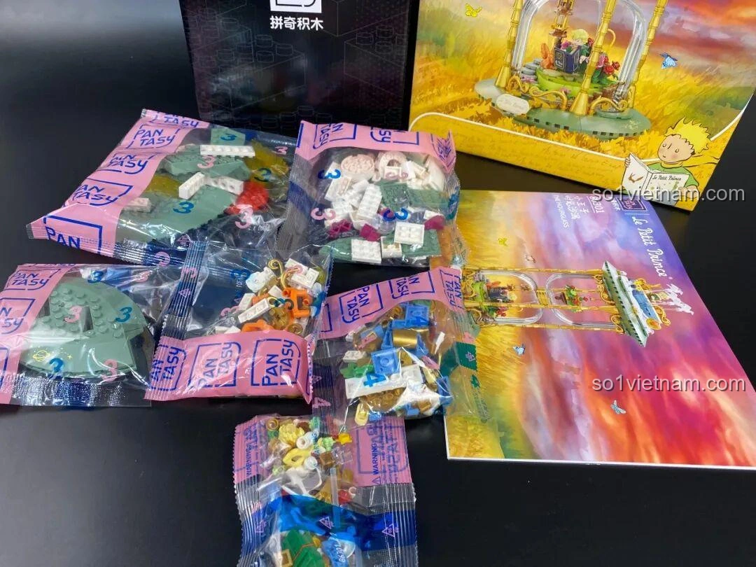 Các túi mảnh ghép của bộ lắp ghép Hoàng tử bé Pantasy Đồng Hồ Cát 86301, được phân loại rõ ràng.