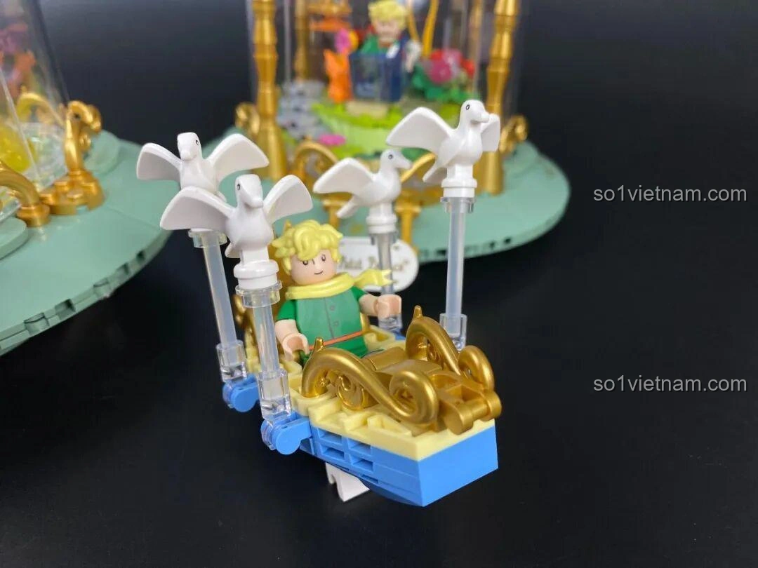 Góc nghiêng hộp bộ lắp ghép Hoàng tử bé Pantasy Vali 86311, thể hiện độ dày và chất lượng bao bì.