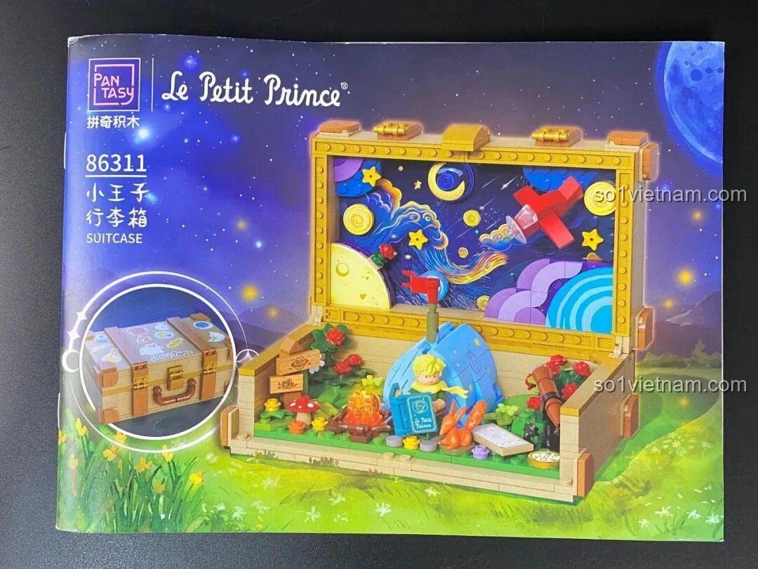 Chi tiết biển chỉ dẫn và nấm trong cảnh quan của bộ Vali 86311.