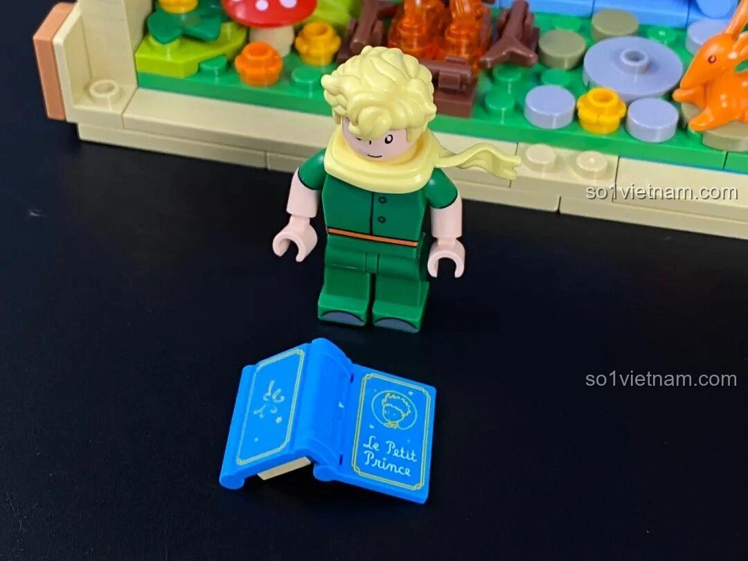 Mặt đáy của bộ Vali 86311, với các chân đế nhỏ giúp vali đứng vững.