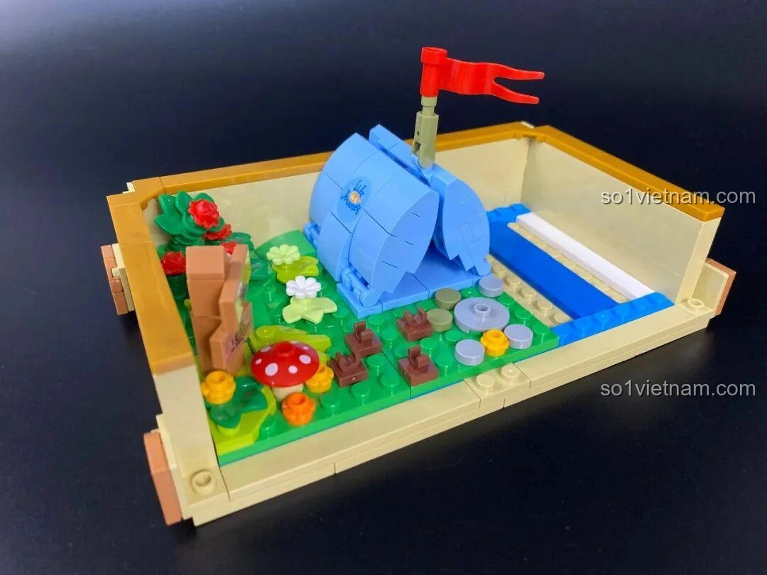 Mặt ngoài của bộ Vali 86311 sau khi dán một số sticker, tạo vẻ cá tính.