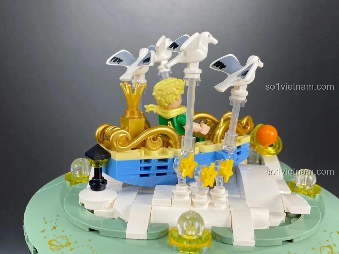 Các túi mảnh ghép của bộ lắp ghép Hoàng tử bé Pantasy Vali 86311, được phân loại rõ ràng.