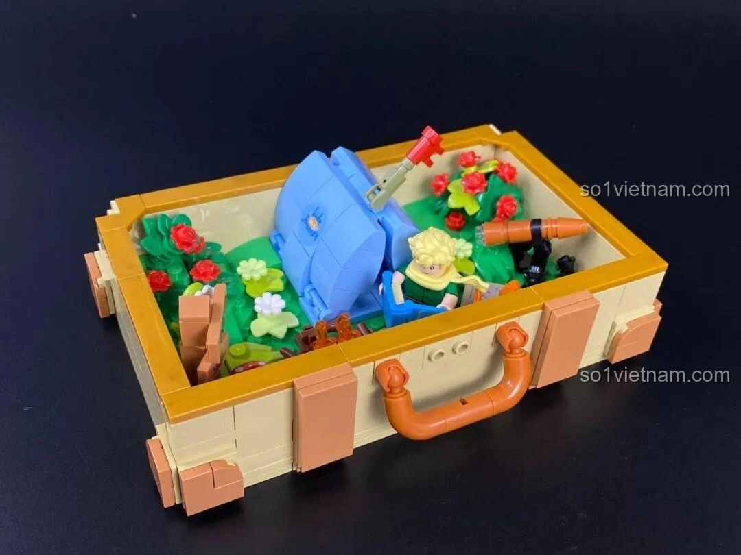 Mô hình Vali Hoàng tử bé Pantasy 86311 mở ra, hiển thị cảnh quan bên trong.