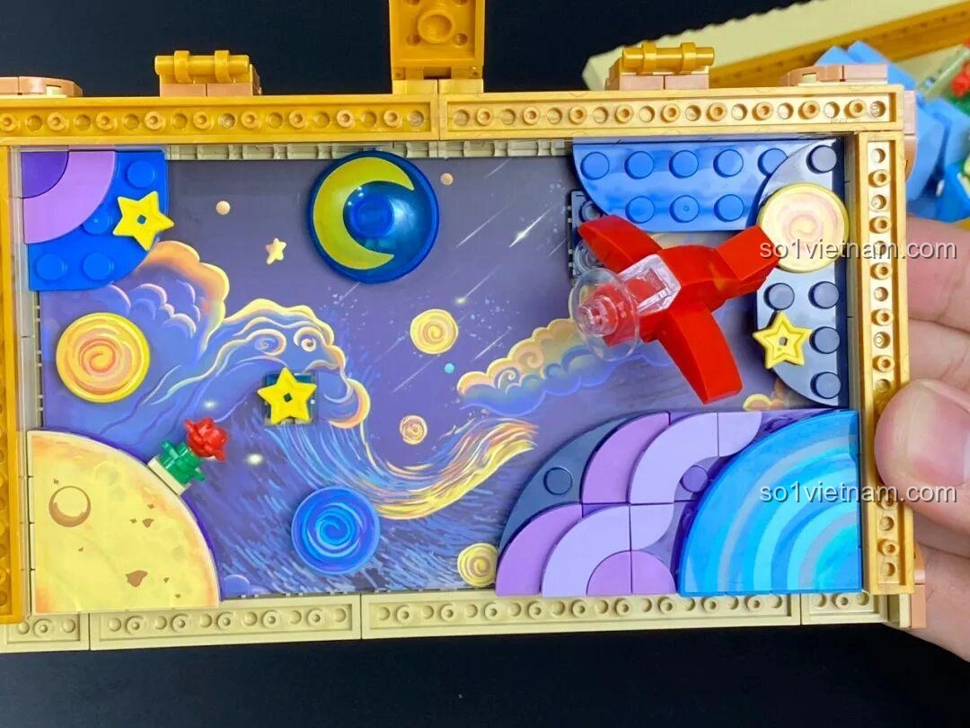 Mô hình Vali Hoàng tử bé Pantasy 86311 mở ra hoàn toàn, hiển thị toàn bộ cảnh quan.