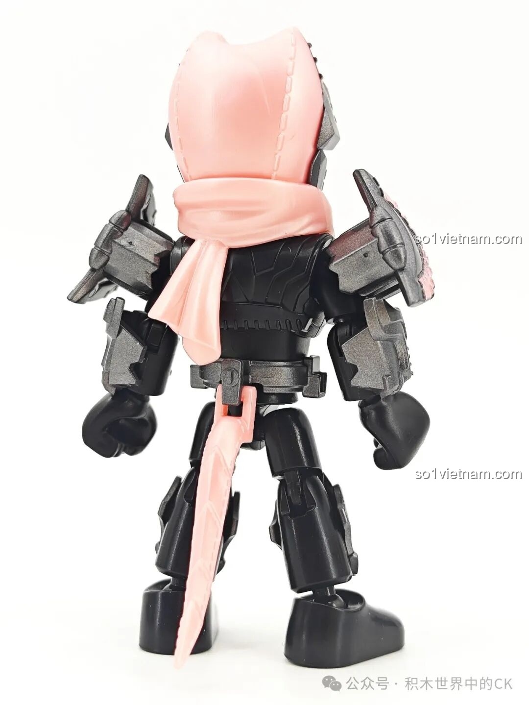 Mô hình Kamen Rider Kuuga Mãnh Thú tạo dáng