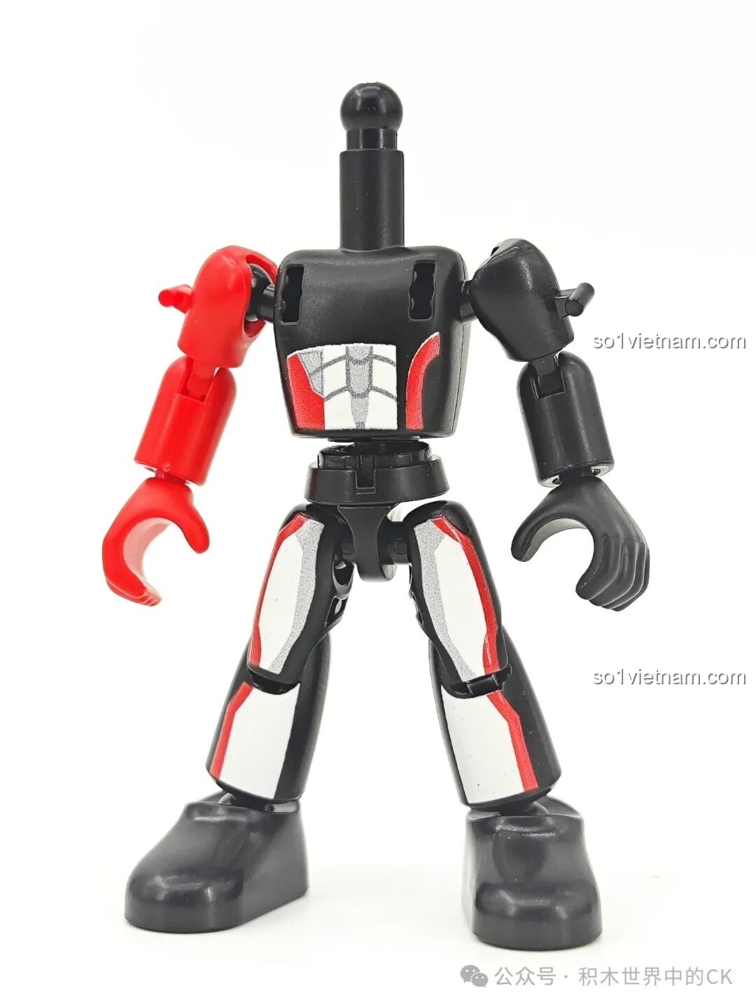 Mô hình Kamen Rider Saber được lắp ráp từ bộ BLOKEES