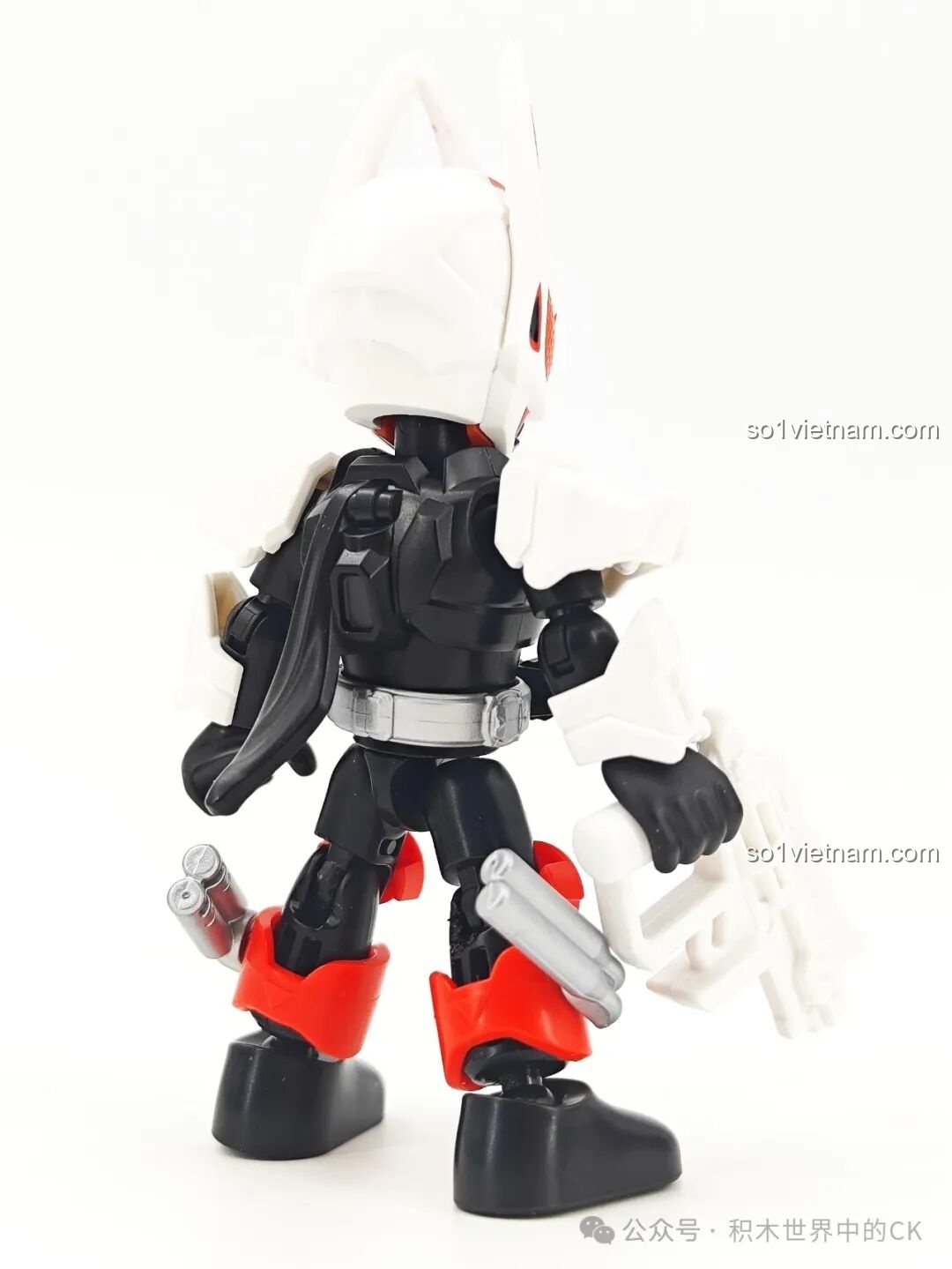 Mô hình Kamen Rider Zero-One với vũ khí