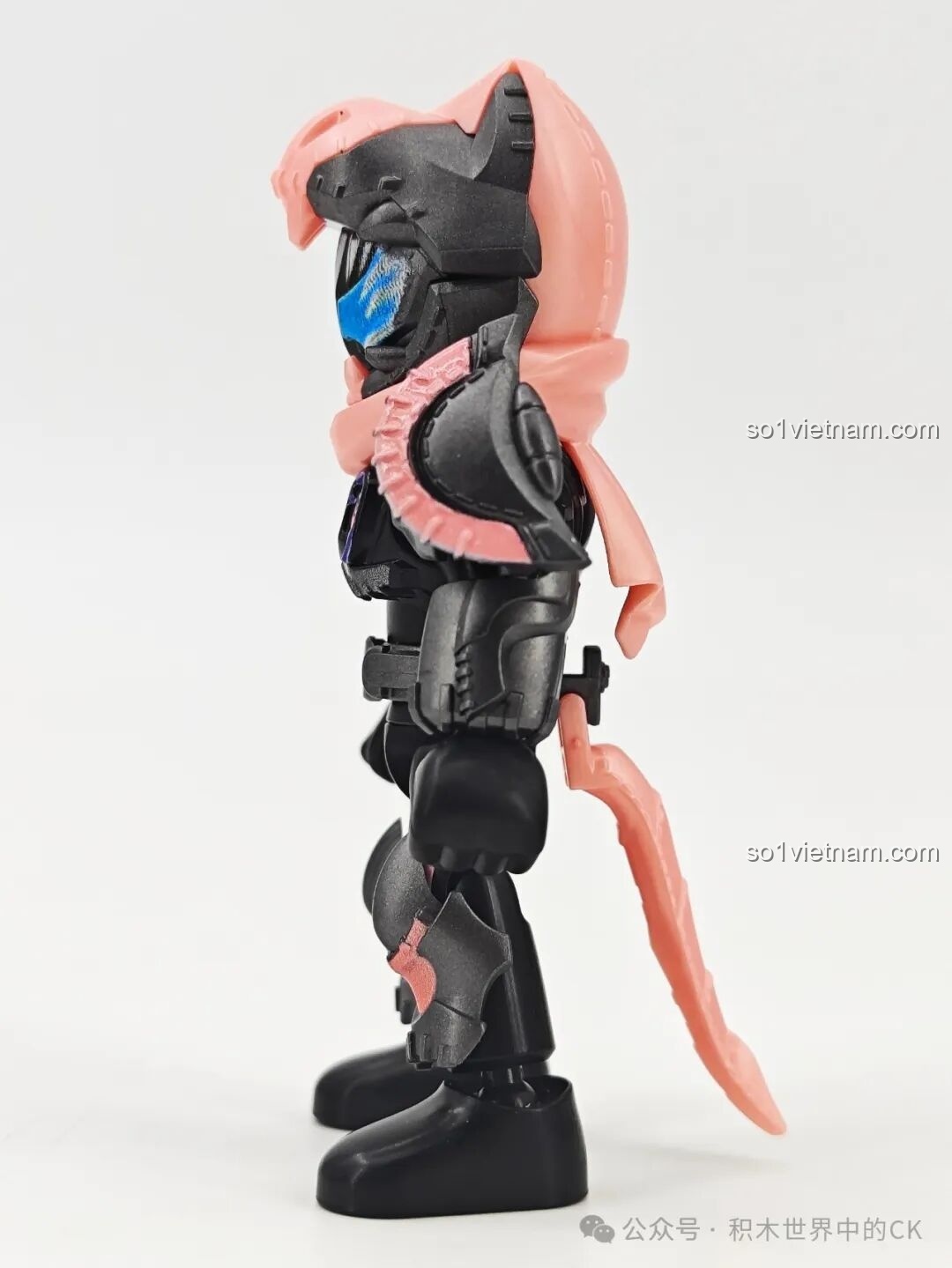 Mô hình Shocker Combatant tạo dáng