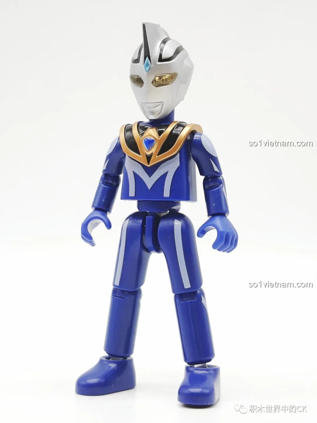 Hiệu ứng ánh sáng xanh của mô hình Ultraman Agul V2