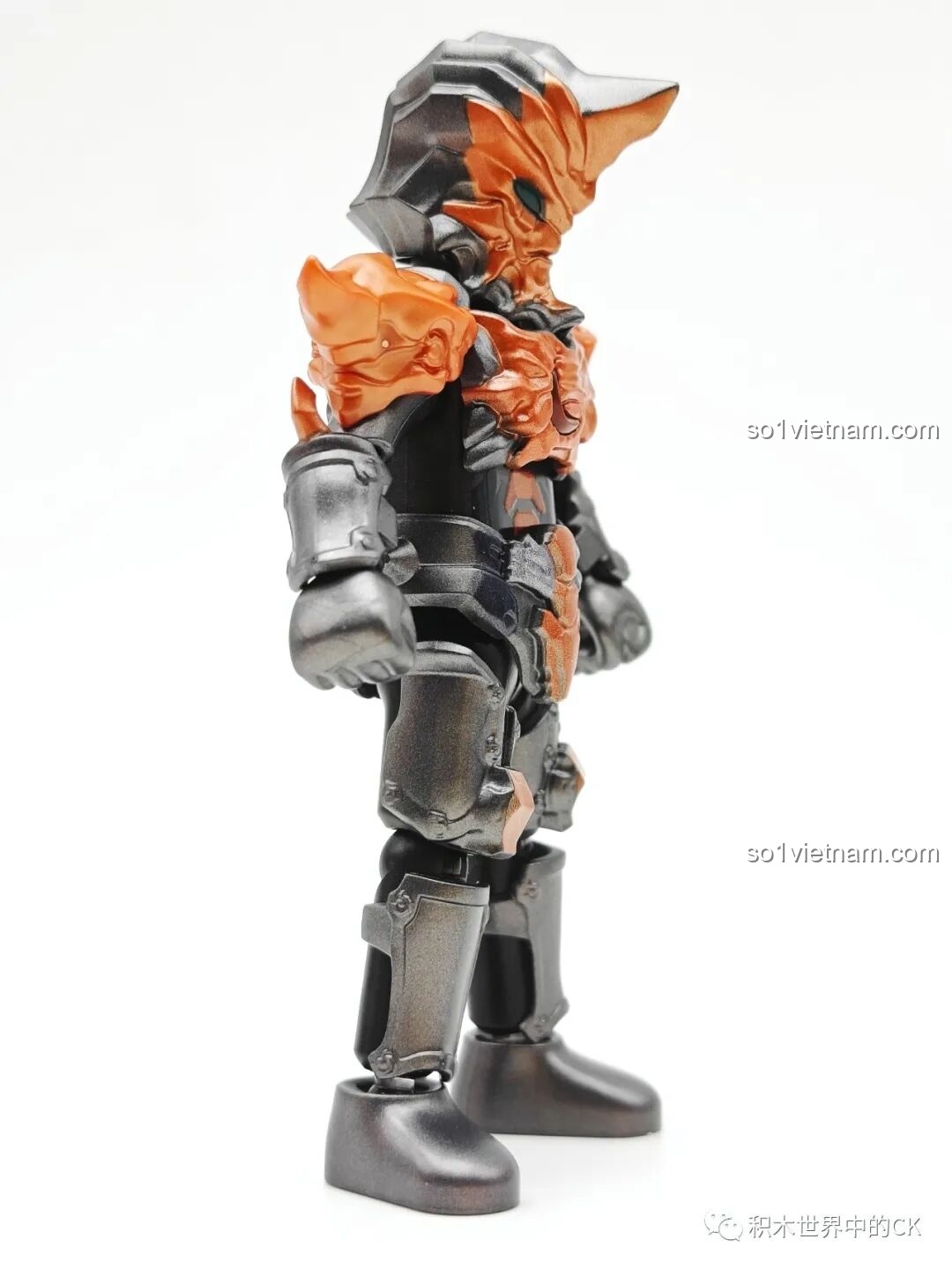 Hiệu ứng ánh sáng vàng của mô hình Ultraman Dyna Sparkle