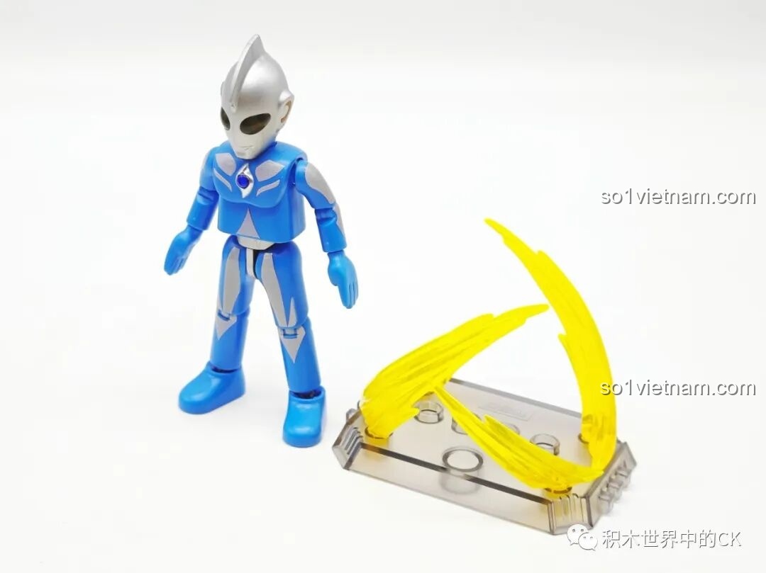 Mặt sau của mô hình Ultraman Orb Origin