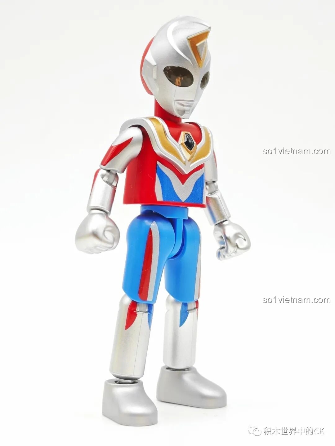 Ultraman Orb Origin tạo dáng