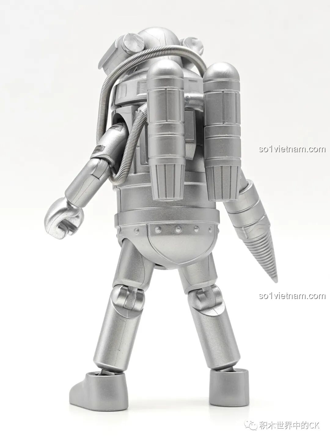 Ultraman Z Alpha Armor cầm vũ khí