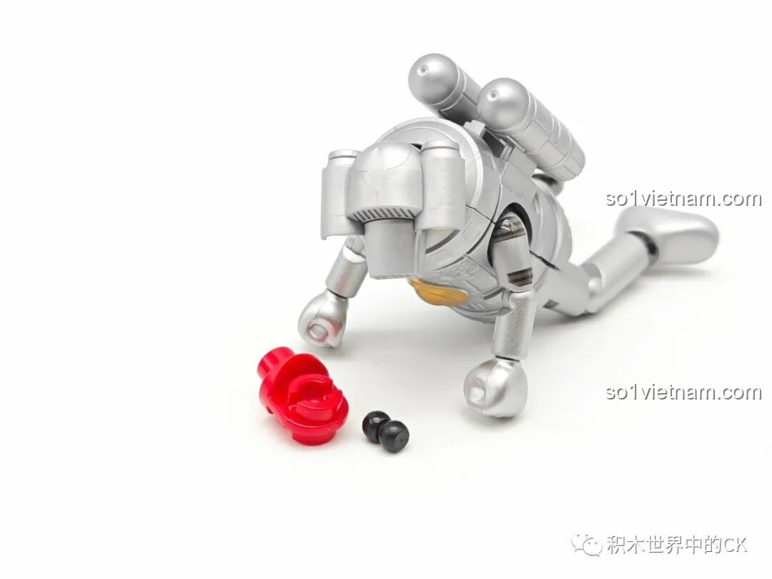 Mặt sau của Ultraman Z Alpha Armor đã lắp ráp xong