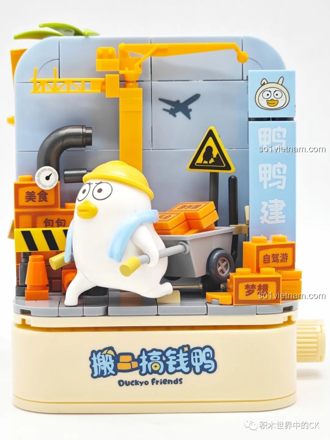 Cận cảnh bộ lắp ghép Vịt Liu công nhân Sembo, thể hiện sự quyết tâm trên khuôn mặt và sự chăm chỉ trong công việc.