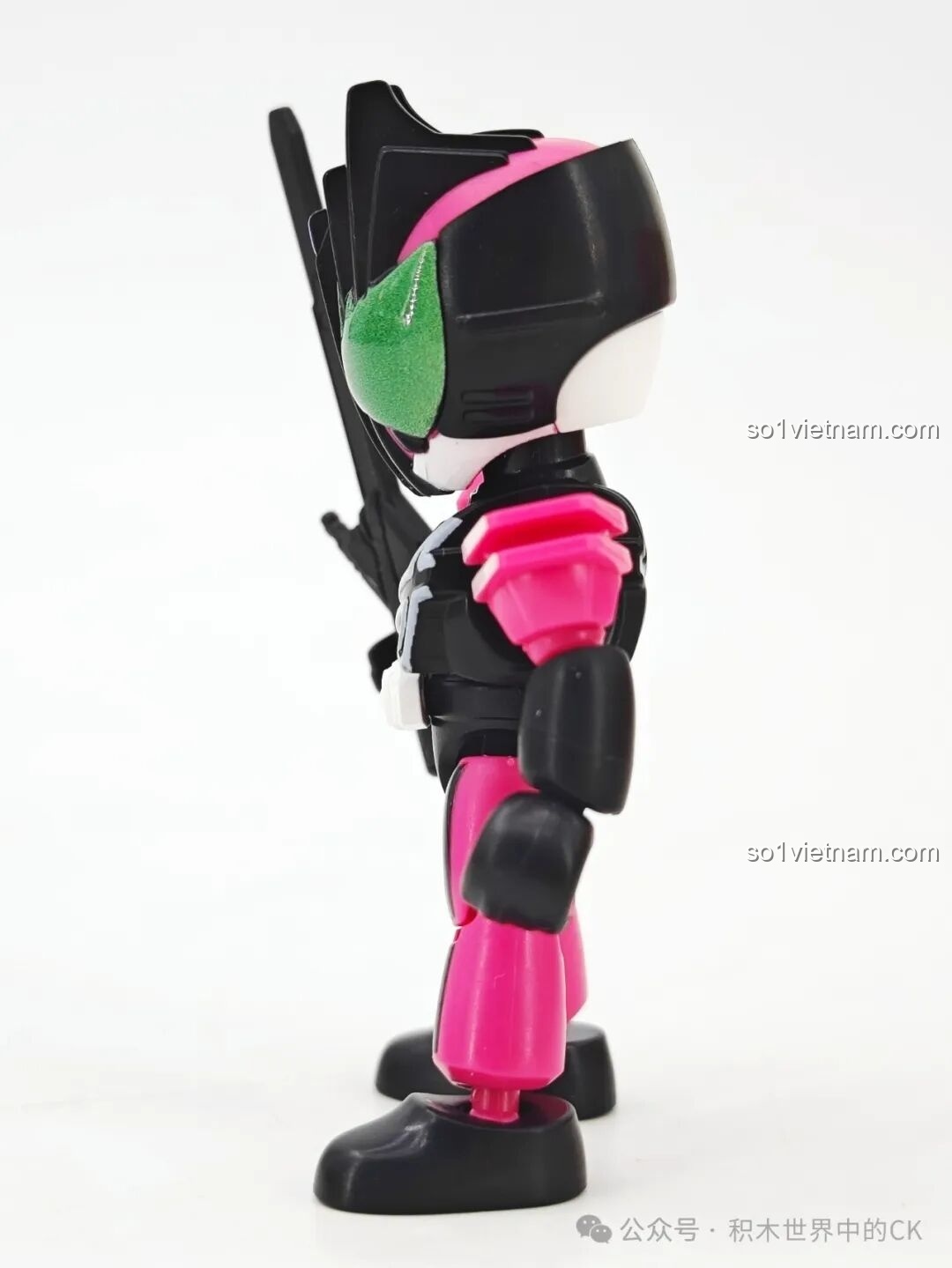 Mô hình Gokaiger Blue (phiên bản trong suốt) từ bộ Anh Hùng Tổng Động Viên