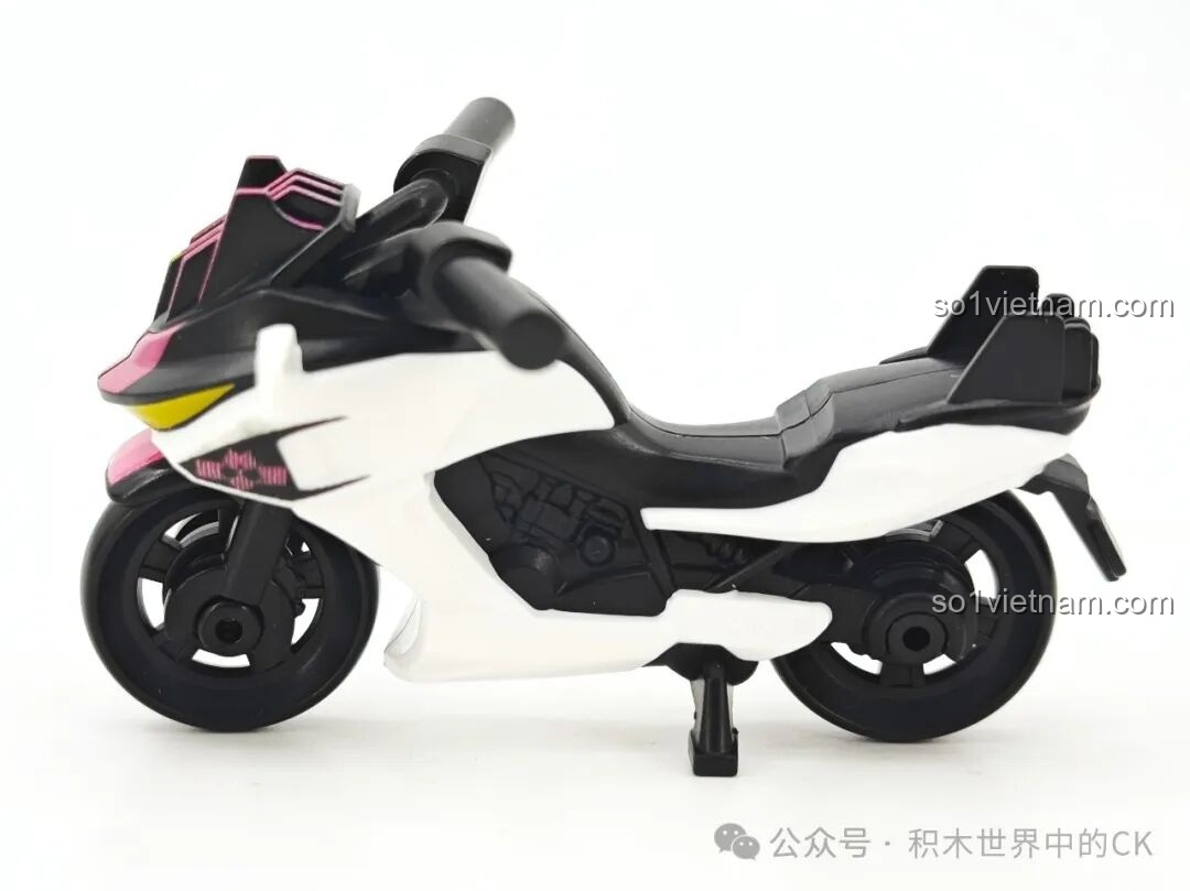 Mô hình Kamen Rider OOO (Putotyra Combo) đã lắp ráp từ bộ Anh Hùng Tổng Động Viên