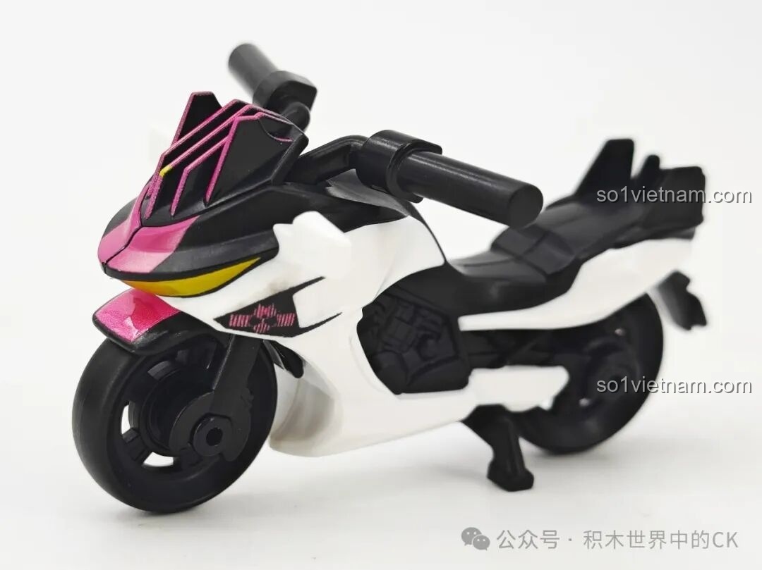 Mô hình Kamen Rider W (Cyclone Joker) đã lắp ráp từ bộ Anh Hùng Tổng Động Viên