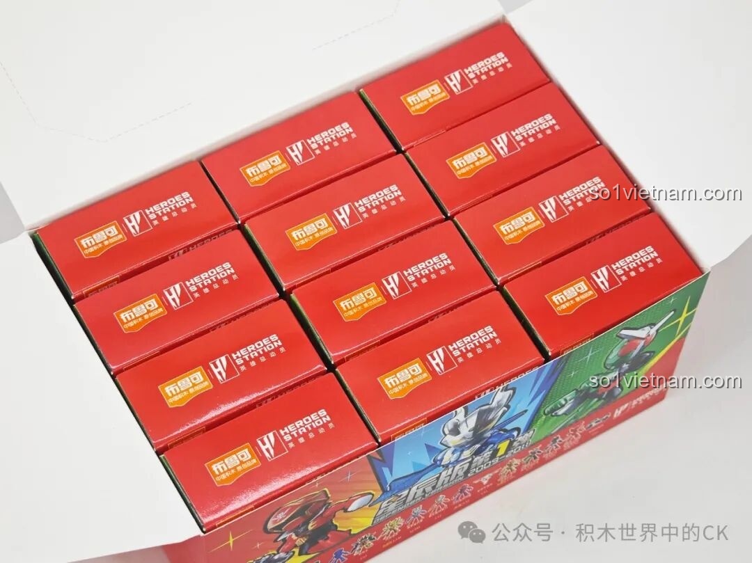 Bên trong hộp bộ lắp ráp Anh Hùng Tổng Động Viên: Tinh Thần Phiên Bản 1 với các hộp nhỏ