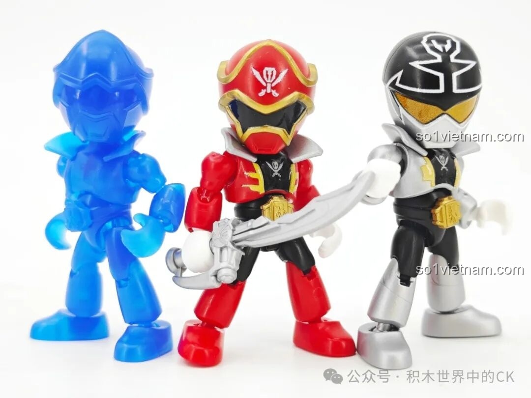 Mô hình Ultraman Seven tạo dáng từ bộ lắp ráp Anh Hùng Tổng Động Viên